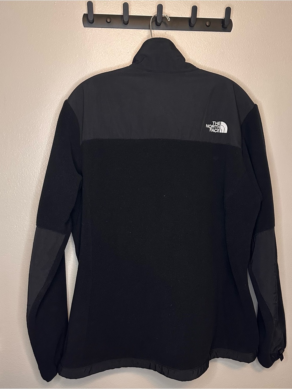 The North Face Women’s Black Two-Tone Fleece Jacket - Picture 7 of 8
